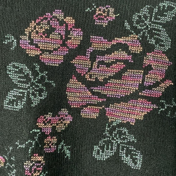 Northern Reflections Black Rose Sweater Size M - Picture 5 of 10